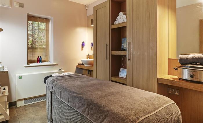Lamphey Court Hotel - Spa treatment room